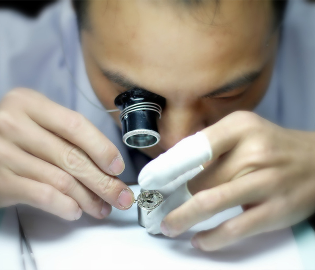 无尘检修_沧州欧米茄维修保养服务网点心
